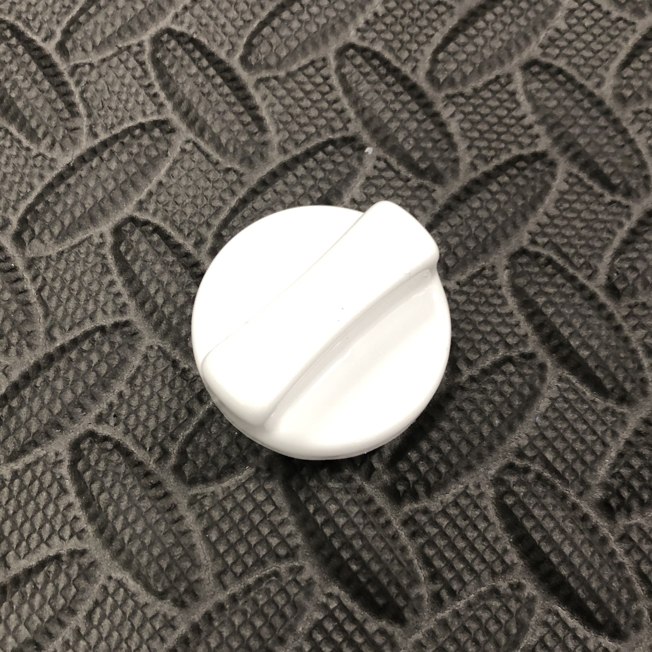 Proform Small Petrol Engine Oil Cap Cover - Mk7.5 Fiesta (Plastic Finishes)