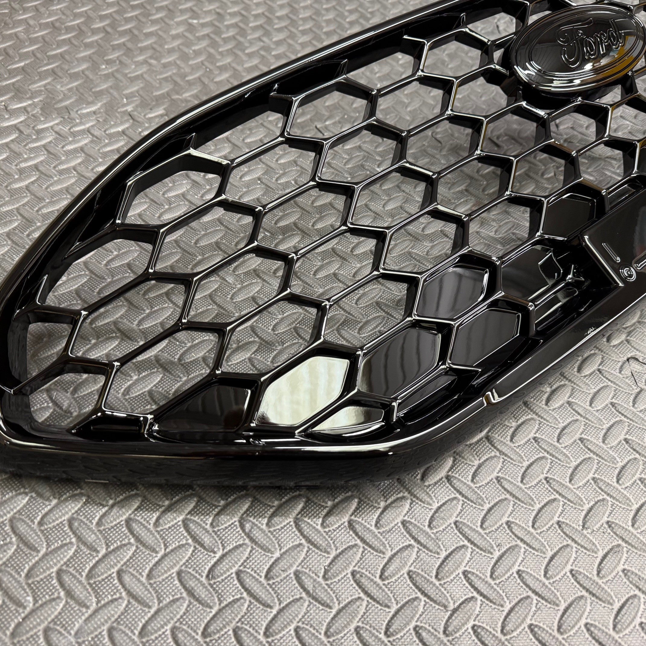 Front Radiator Grille - Genuine Ford Mk8.5 Fiesta ST Gloss Black (Painted)