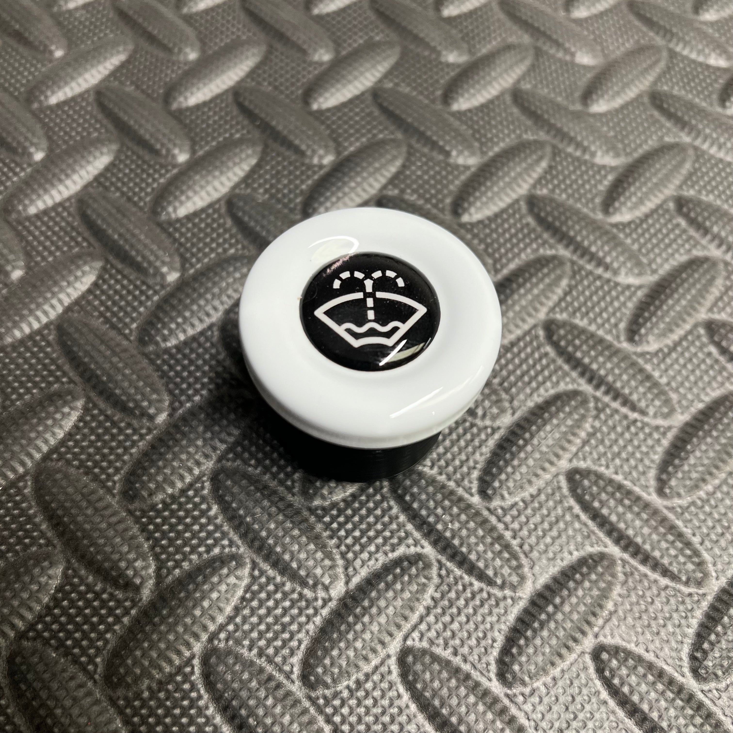 Proform Washer Bottle Bung Mk2/2.5 Focus - Painted Frozen White With White Screenwash Logo Gell Badge