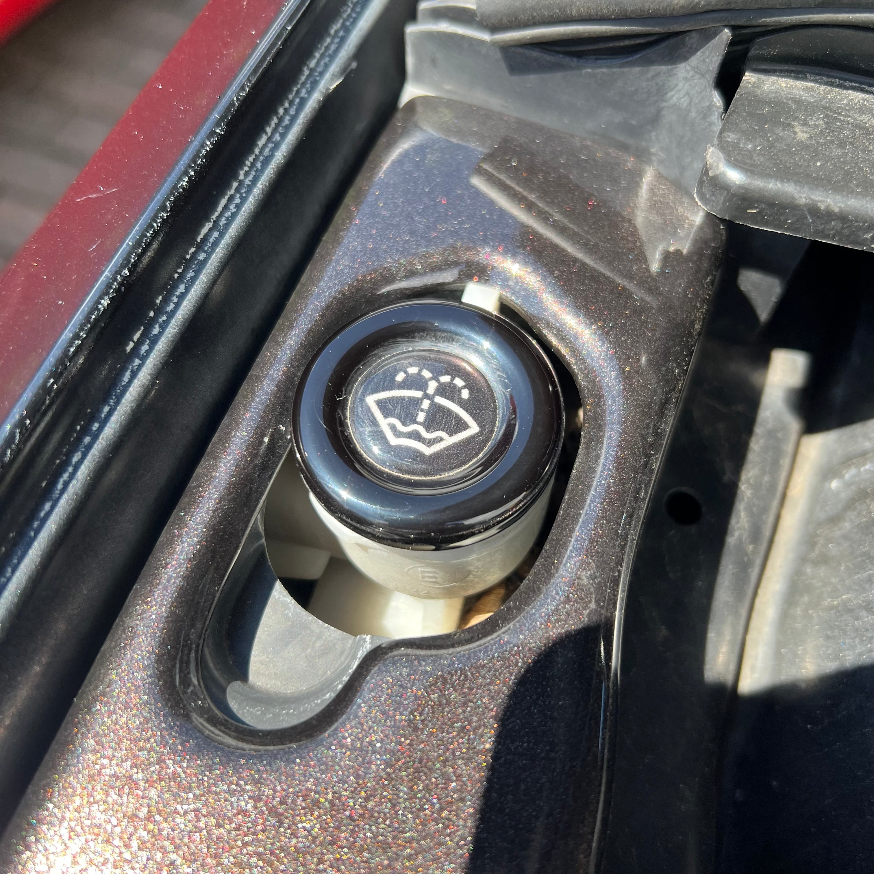 Proform Washer Bottle Bung Mk2/2.5 Focus - Gloss Black Plastic With
Silver Screenwash Logo Gell Badge