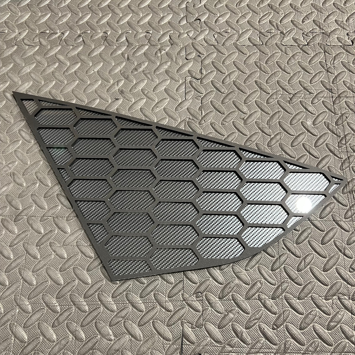 Mk3/3.5 Focus Rear Quarter Window Inserts (Pair) - Satin Black Hexagon Design With Carbon Fibre Effect Back Plate