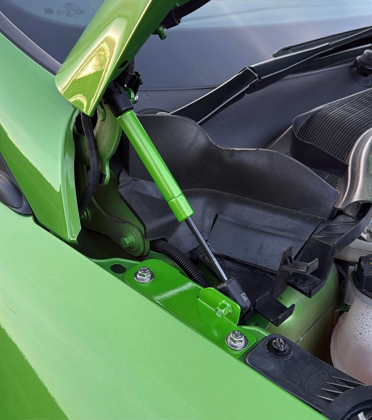 Mk8/8.5 Fiesta inc ST Gas Strut Bonnet Lifters - Painterd Mean Green
