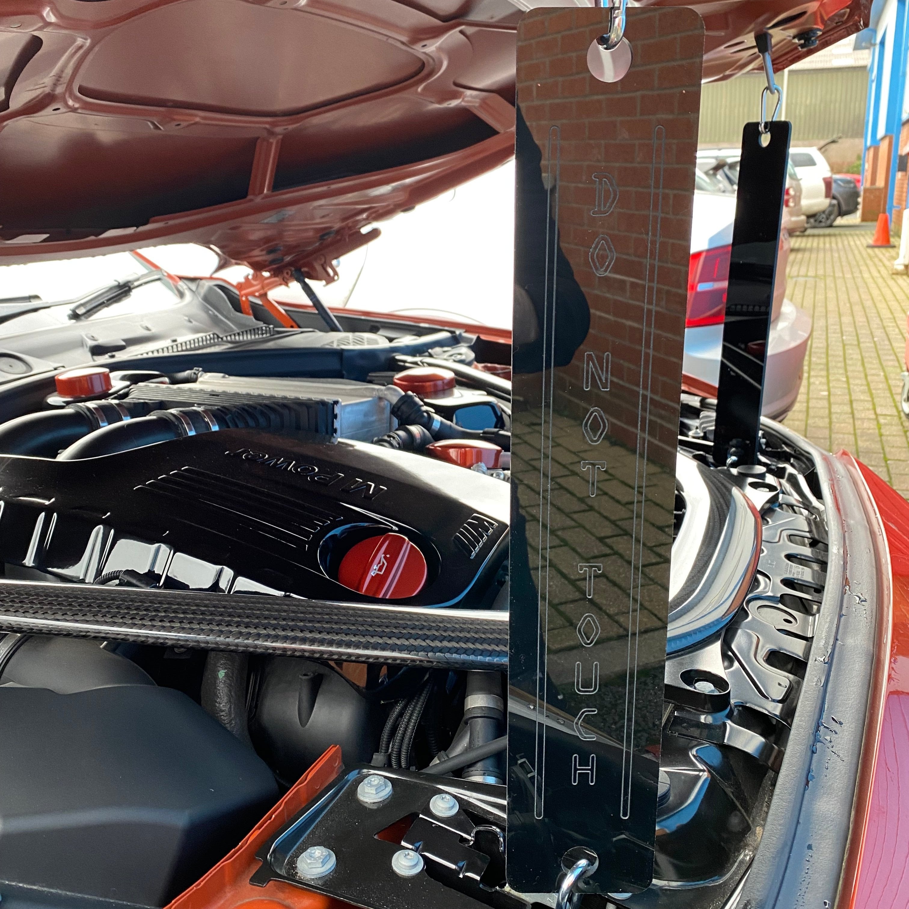 Universal Bonnet Prop Set (Pair) - BMW (2D Acrylic)