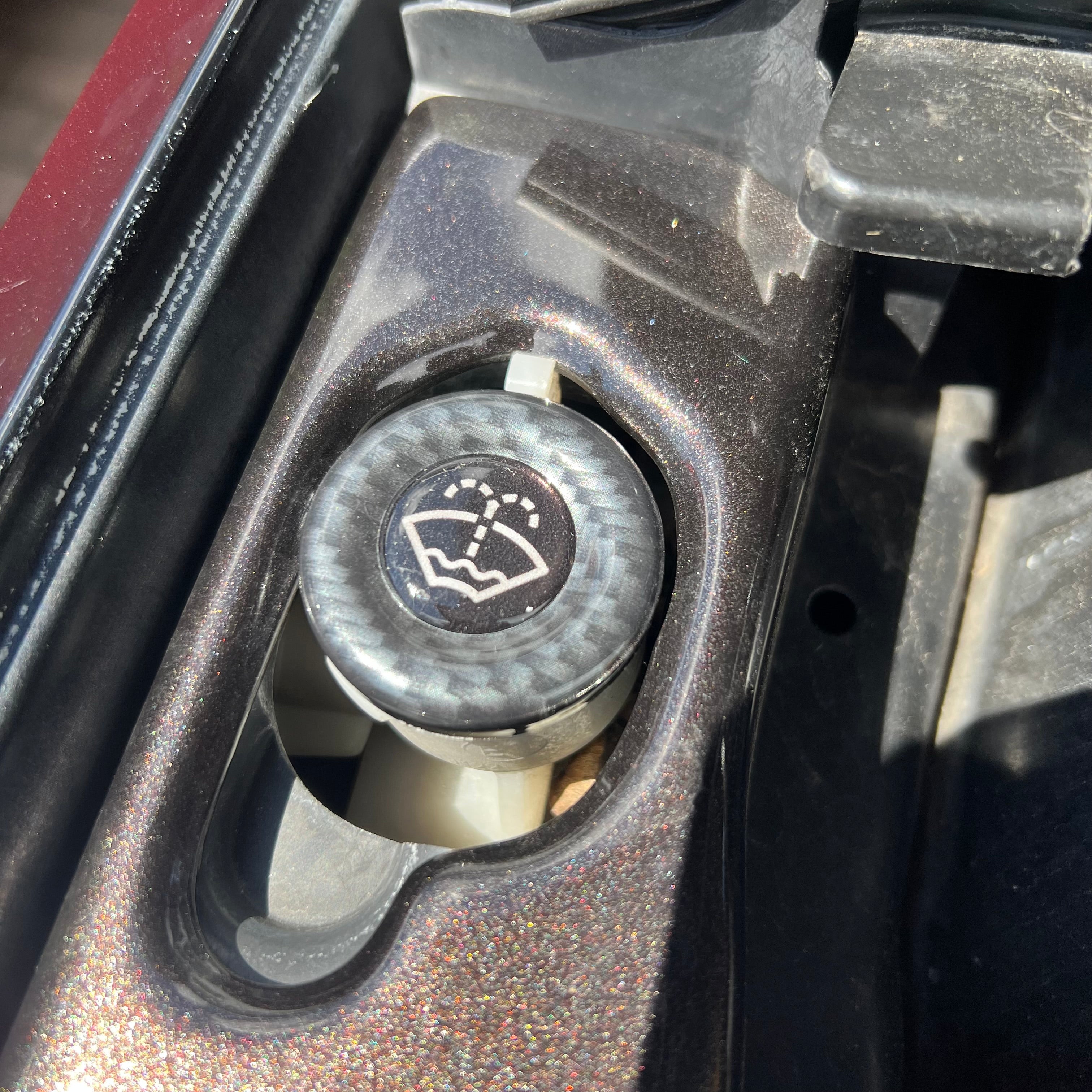 Proform Washer Bottle Bung Mk2/2.5 Focus - Deluxe Carbon Fibre Effect Plastic With 
Silver Screenwash Logo Gell Badge