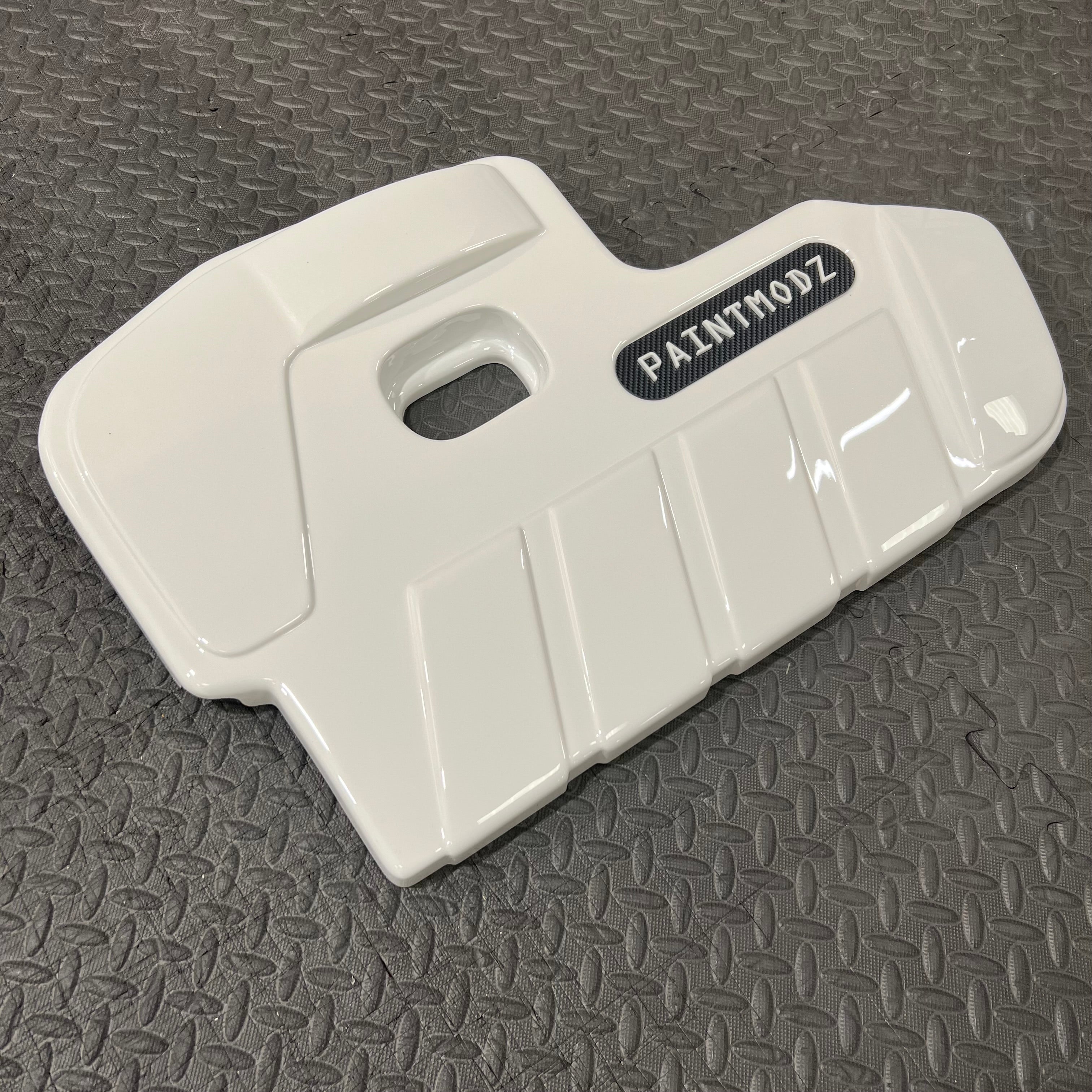 Proform Engine Cover - MK4/4.5 Focus ST Petrol - Gloss White Plastic - White/Deluxe Carbon Fibre Effect Badge