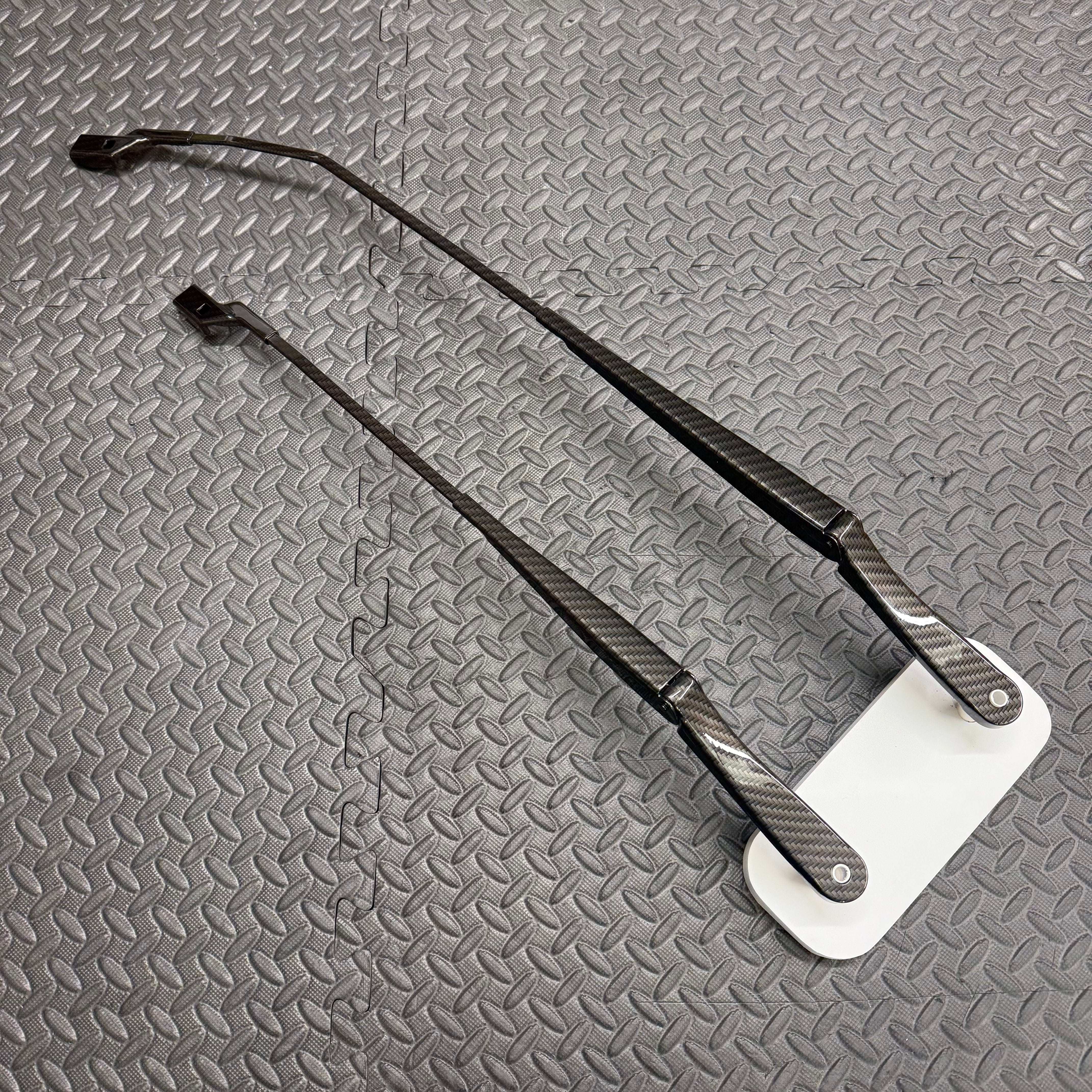Genuine Ford Front Wiper Arms (RHD) - Mk2/2.5 Puma & Mk8/8.5 Fiesta - Hydroipped Carbon Fibre Effect