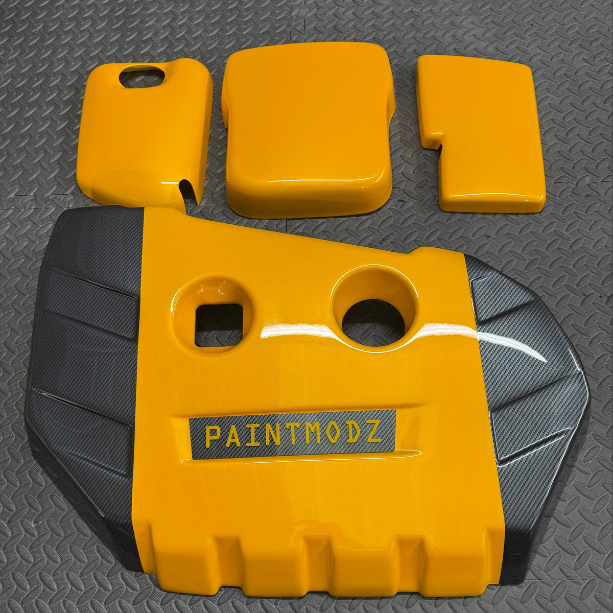 Proform Small Engine Bay Dress Up Bundle - Mk3/3.5 Focus ST Petrol - Painted Tangerine Scream With Carbon Fibre Effect Detailing and Carbon Fibre Effect/Amber Yellow Badge