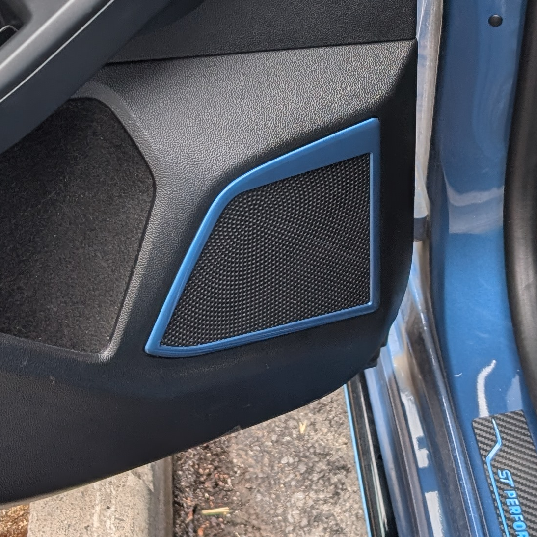 Mk4/4.5 Focus Door Speaker Surrounds, Painted Chrome Blue