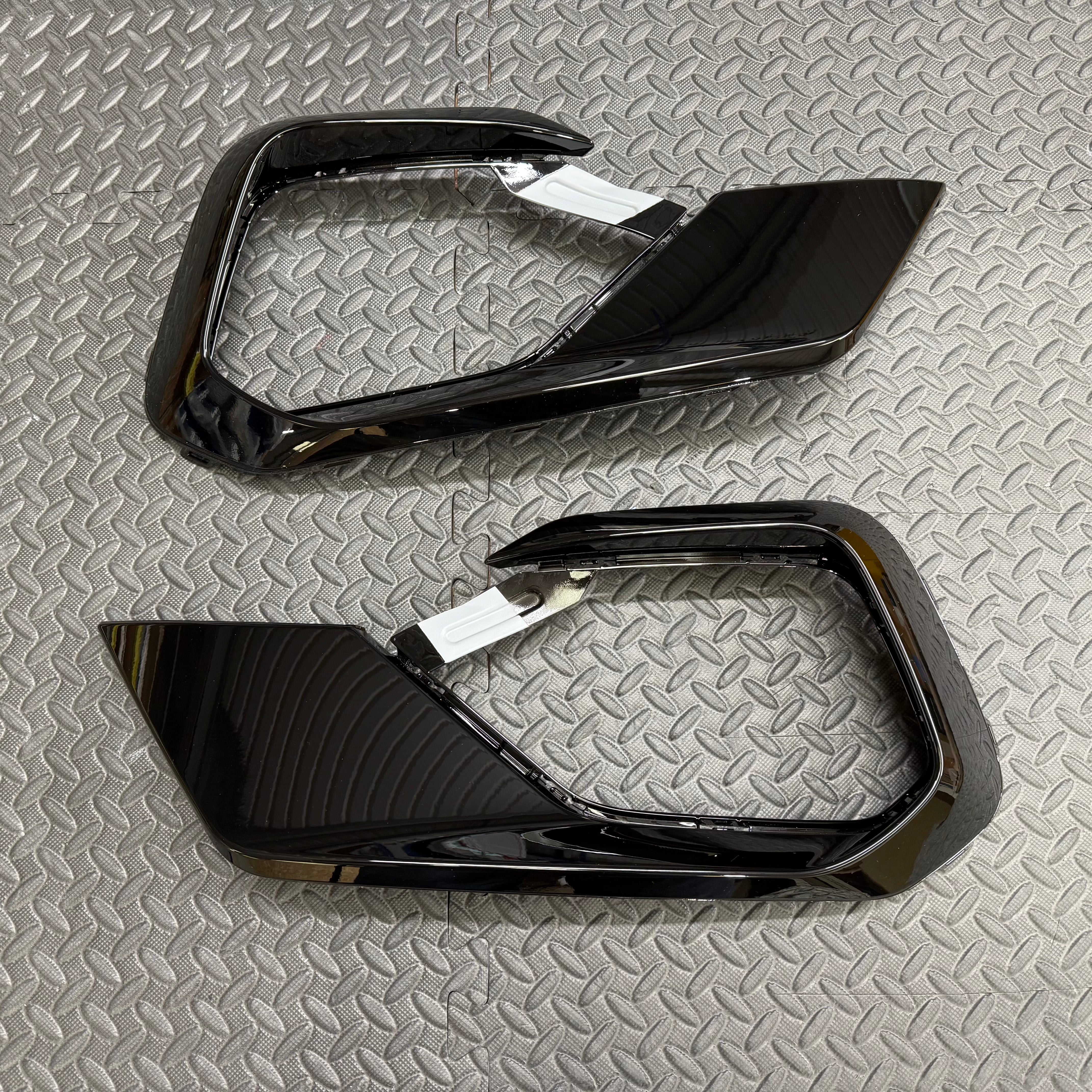 Outer Fog Light Bezels - Mk8 Fiesta ST/ ST Line - Painted Gloss Black