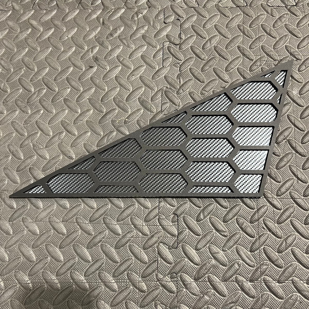 Mk8/8.5 Fiesta Front Quarter Window Inserts (Pair) - Satin Black Hexagon Detail With Deluxe Carbon Fibre Effect Back Plate