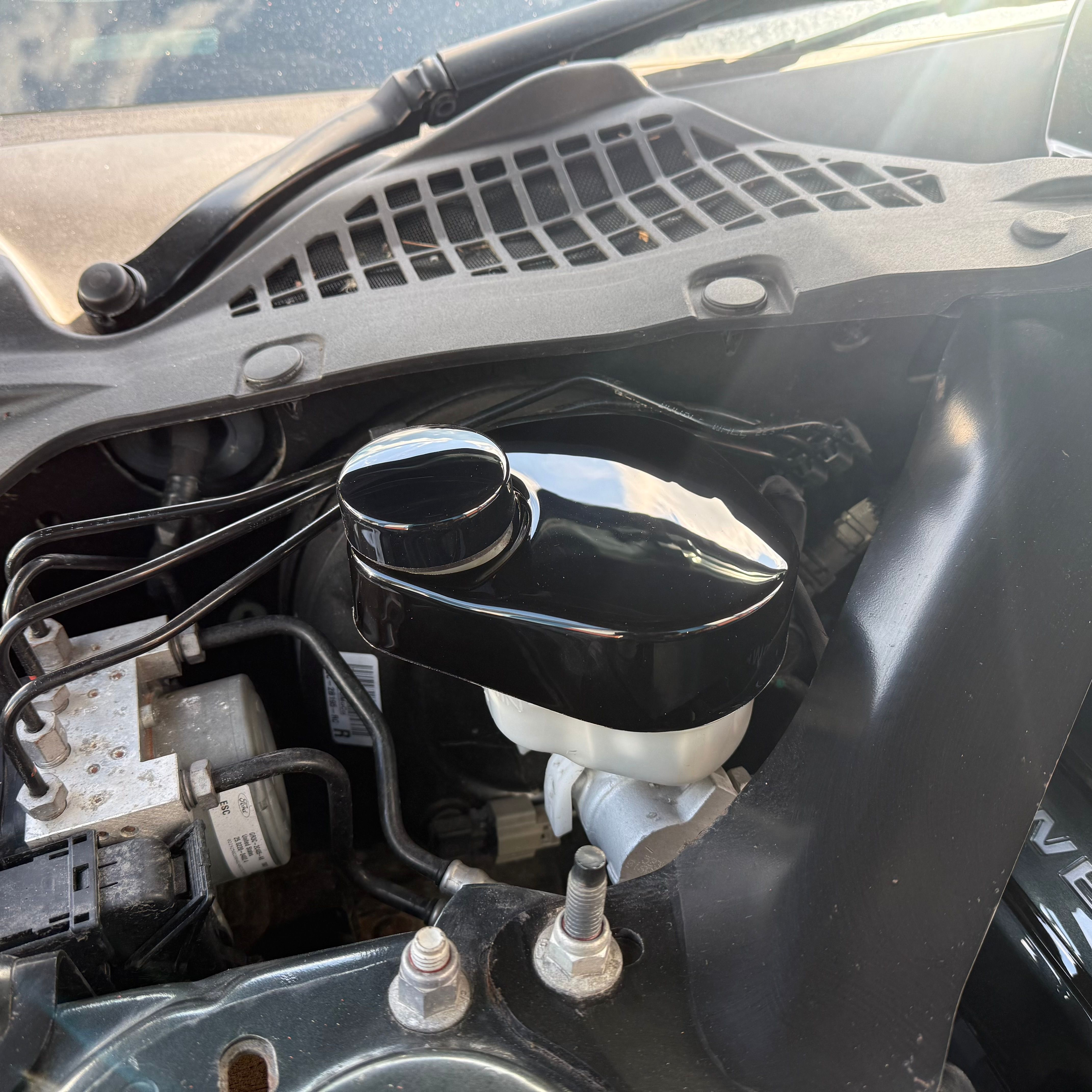 Mustang (6th Generation) Proform Brake Reservoir Cover - Gloss Black Plastic