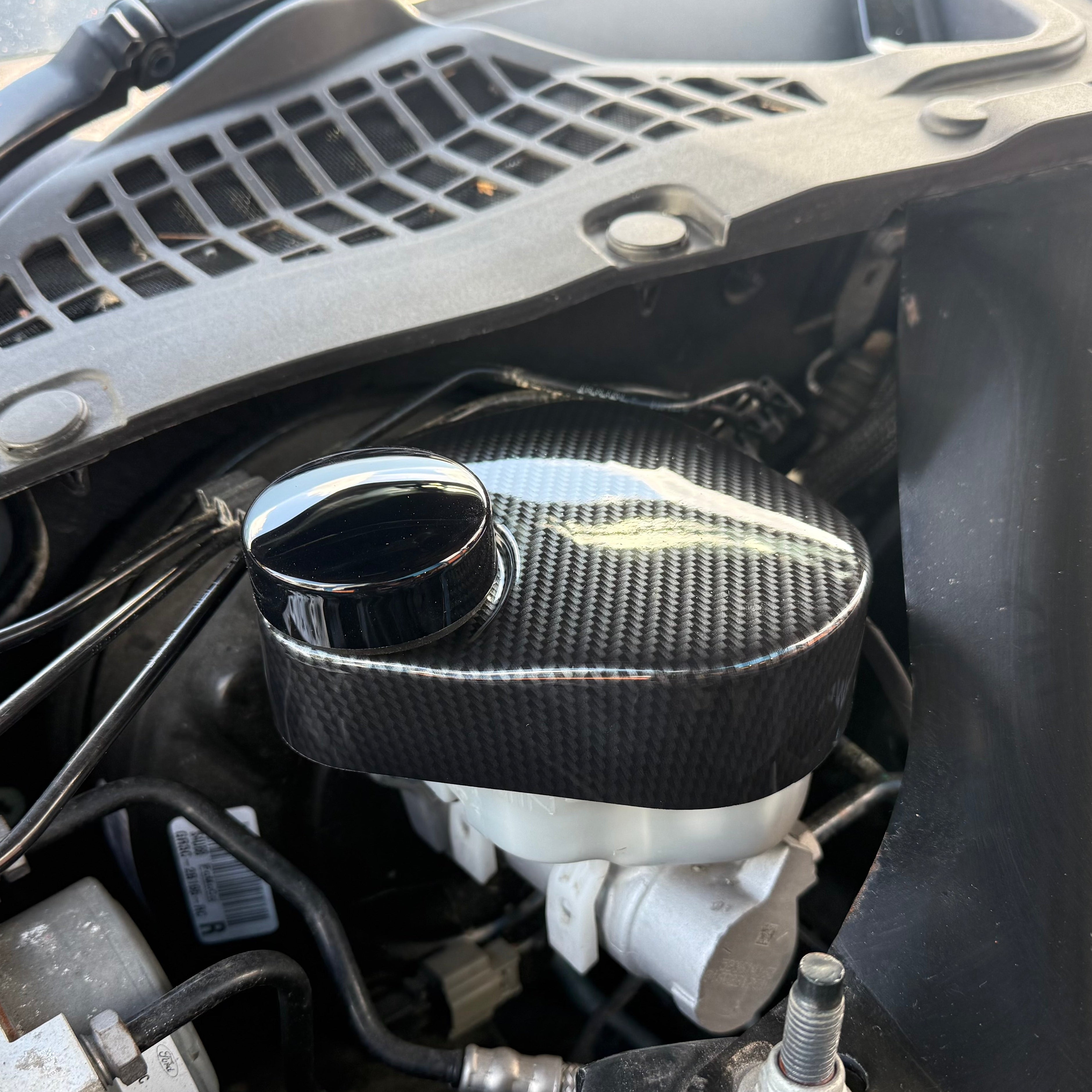 Proform Mustang (6th Generation) Brake Reservoir Cover - Deluxe Carbon Fibre Effect Plastic