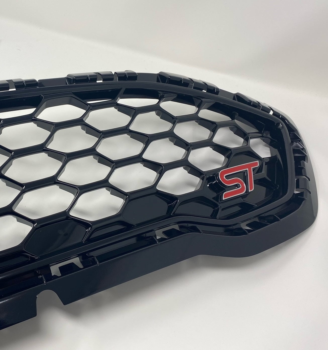 Front Radiator Grille - Genuine Ford Mk8 Fiesta ST (Painted)