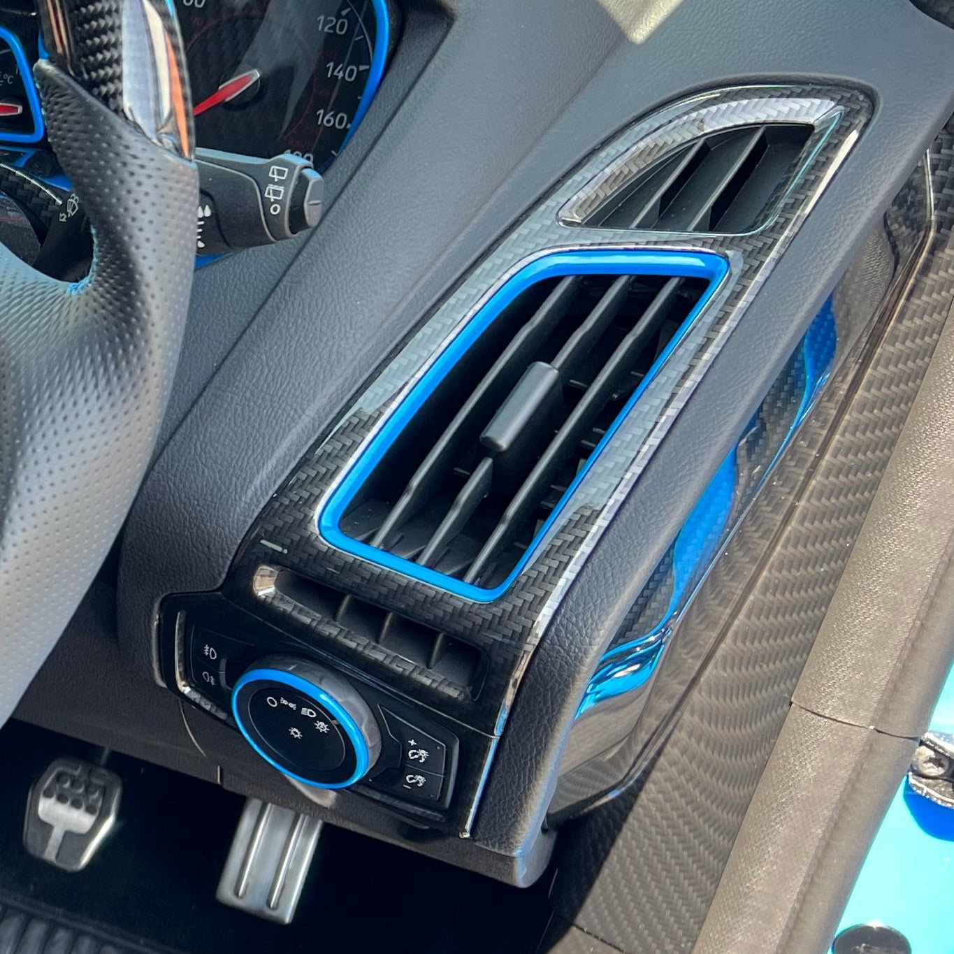 Ford Dash Vent Assemblies MK3.5 Focus - Hydrodipped Carbon Fibre Effect With Nitrous Blue Accents 